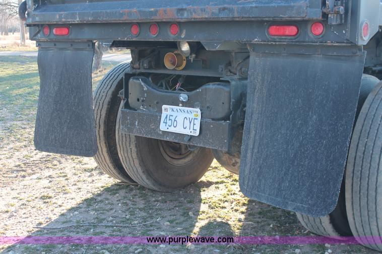 image for item E2878 1987 Ford F800 dump truck