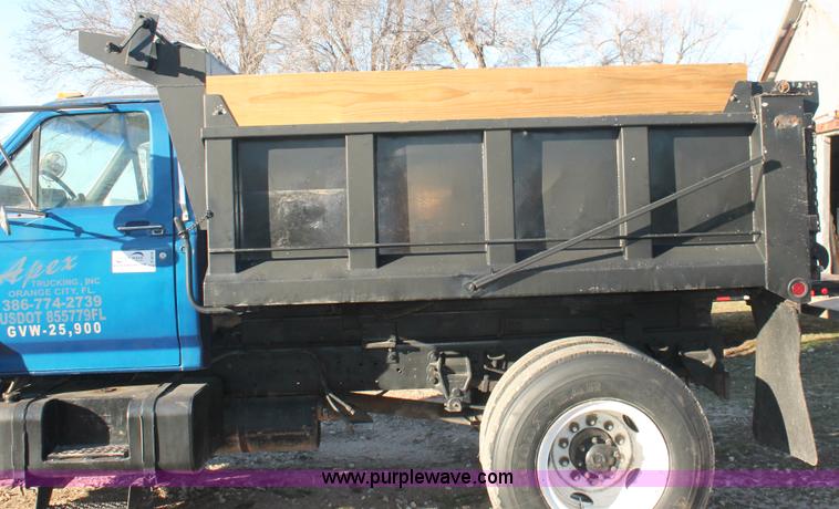 image for item E2878 1987 Ford F800 dump truck