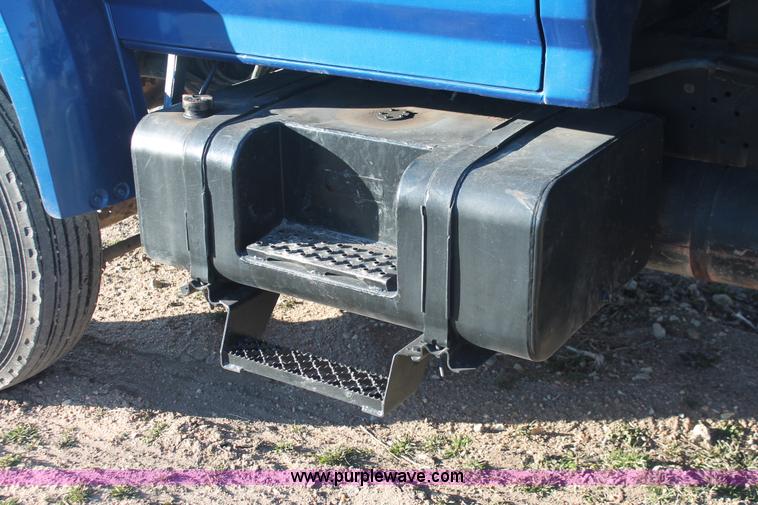 image for item E2878 1987 Ford F800 dump truck