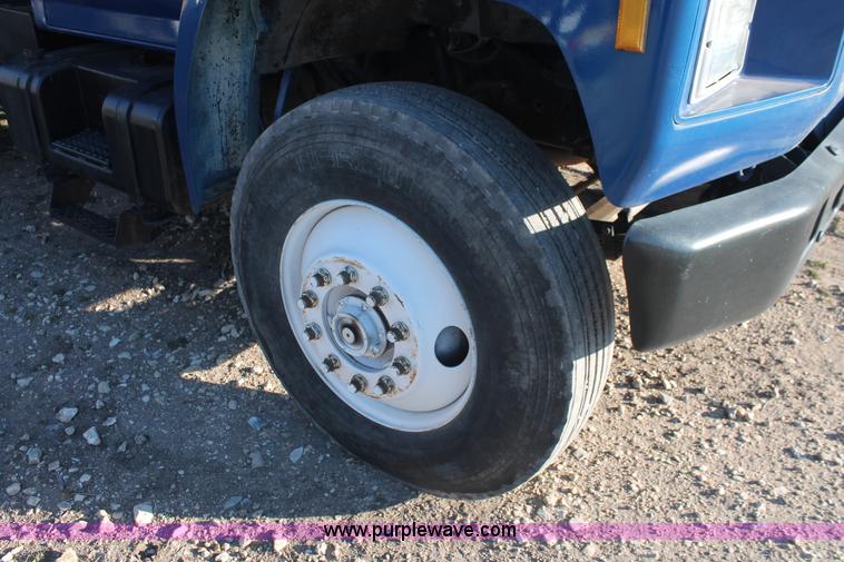 image for item E2878 1987 Ford F800 dump truck