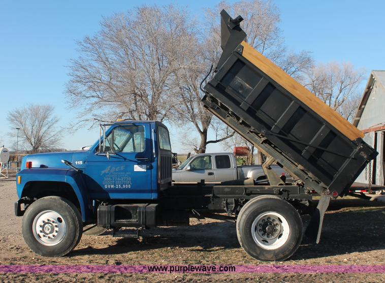 image for item E2878 1987 Ford F800 dump truck