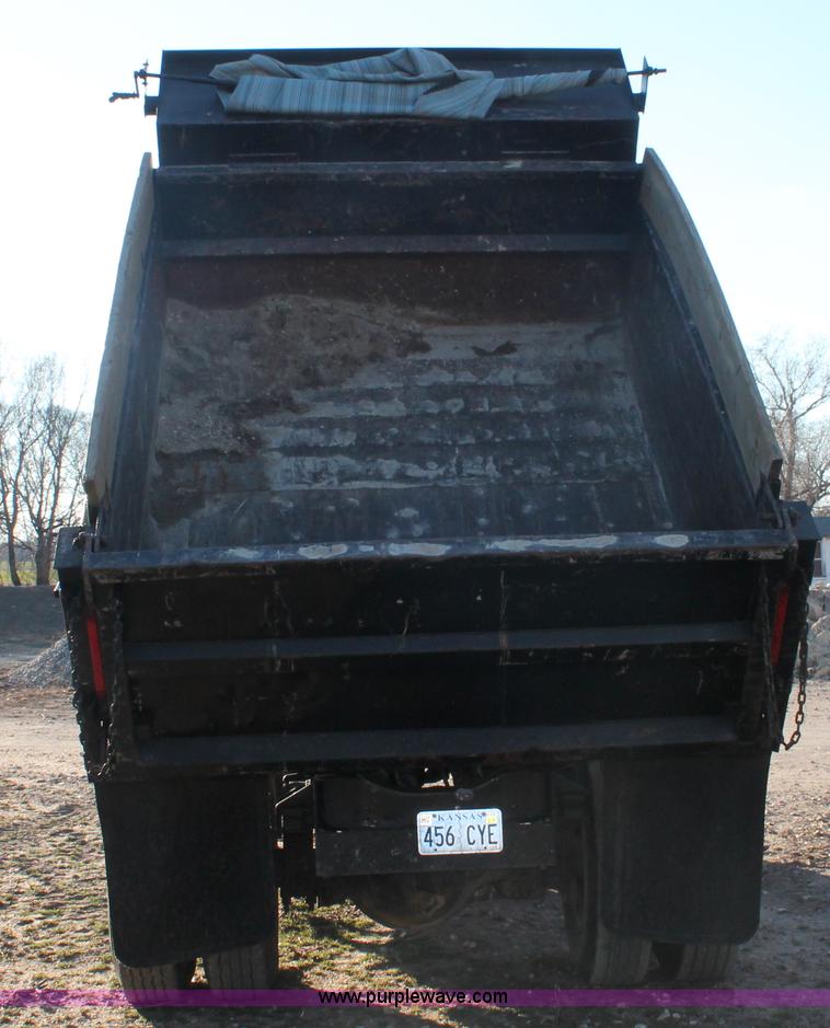 image for item E2878 1987 Ford F800 dump truck