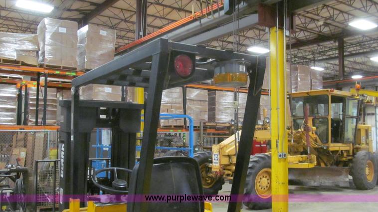 image for item E3789 1994 Drexel SL33HP electric forklift