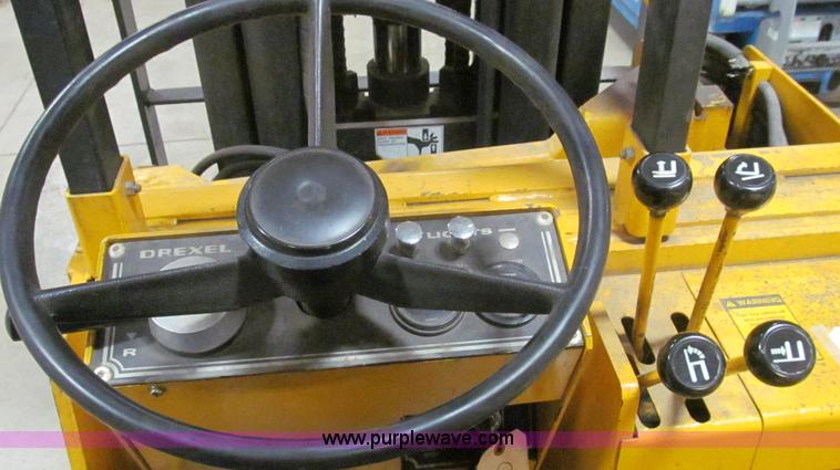 image for item E3789 1994 Drexel SL33HP electric forklift