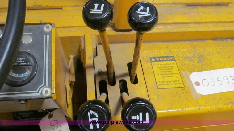 image for item E3789 1994 Drexel SL33HP electric forklift