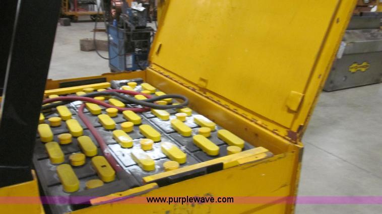 image for item E3789 1994 Drexel SL33HP electric forklift