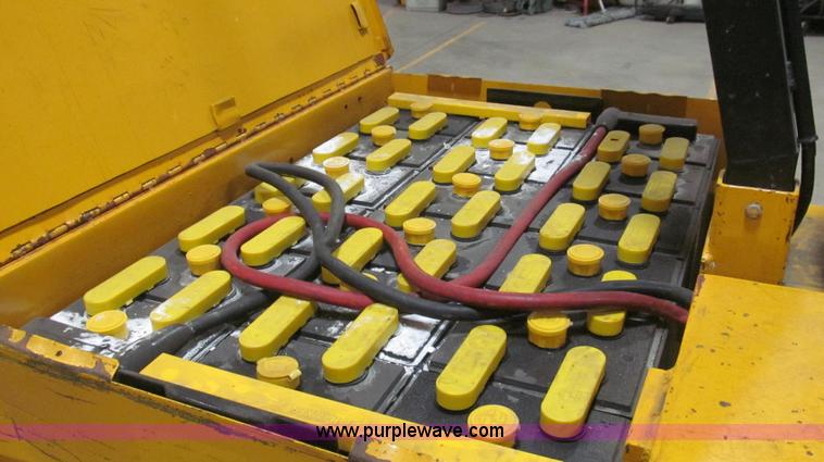 image for item E3789 1994 Drexel SL33HP electric forklift