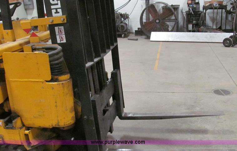 image for item E3789 1994 Drexel SL33HP electric forklift