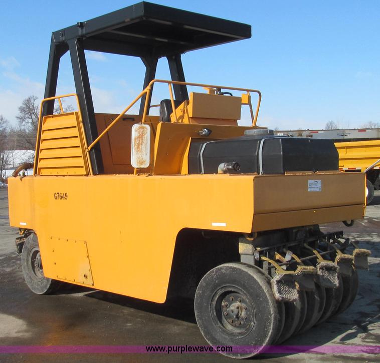image for item E3790 1990 Bomag BW12R pneumatic roller