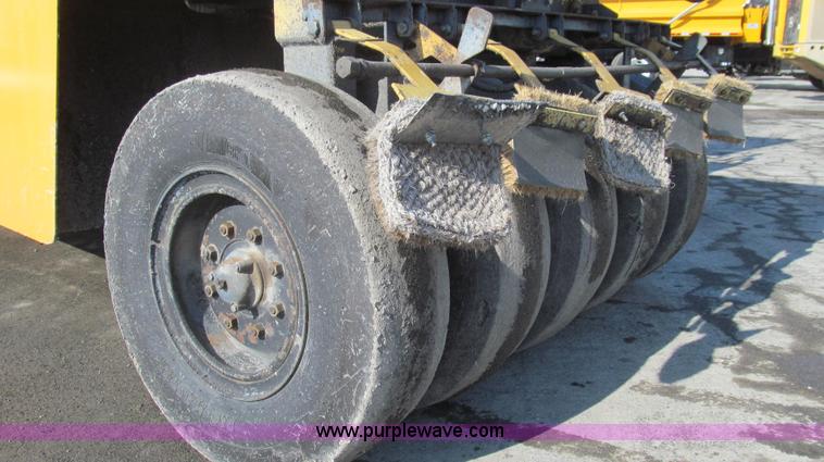 image for item E3790 1990 Bomag BW12R pneumatic roller