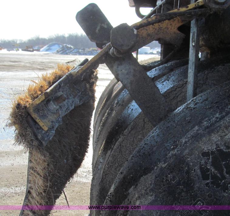 image for item E3790 1990 Bomag BW12R pneumatic roller