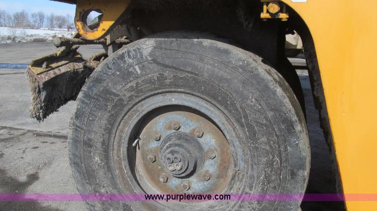 image for item E3790 1990 Bomag BW12R pneumatic roller