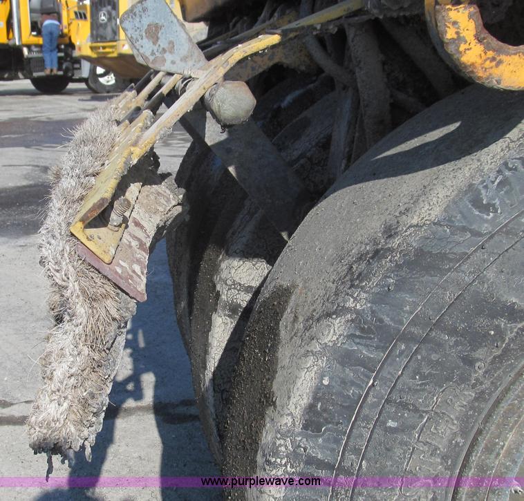 image for item E3790 1990 Bomag BW12R pneumatic roller