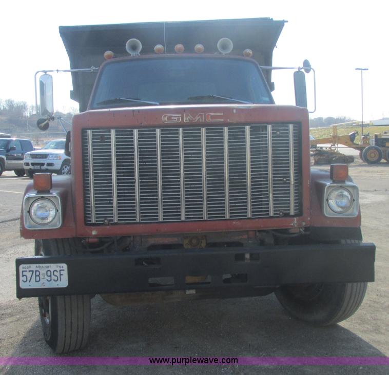 image for item E7100 1984 GMC Brigadier dump truck