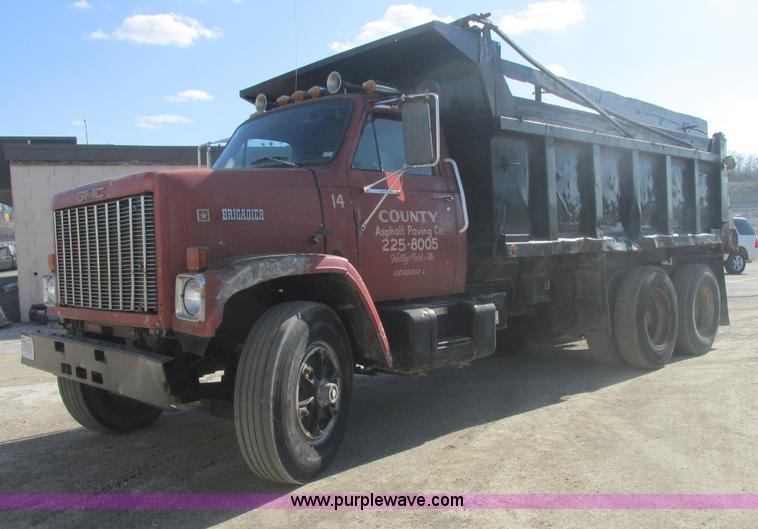 image for item E7100 1984 GMC Brigadier dump truck
