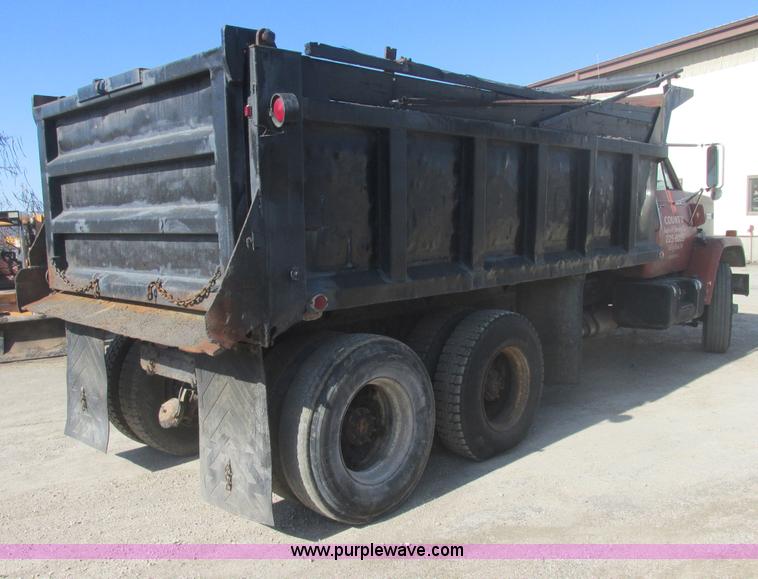 image for item E7100 1984 GMC Brigadier dump truck