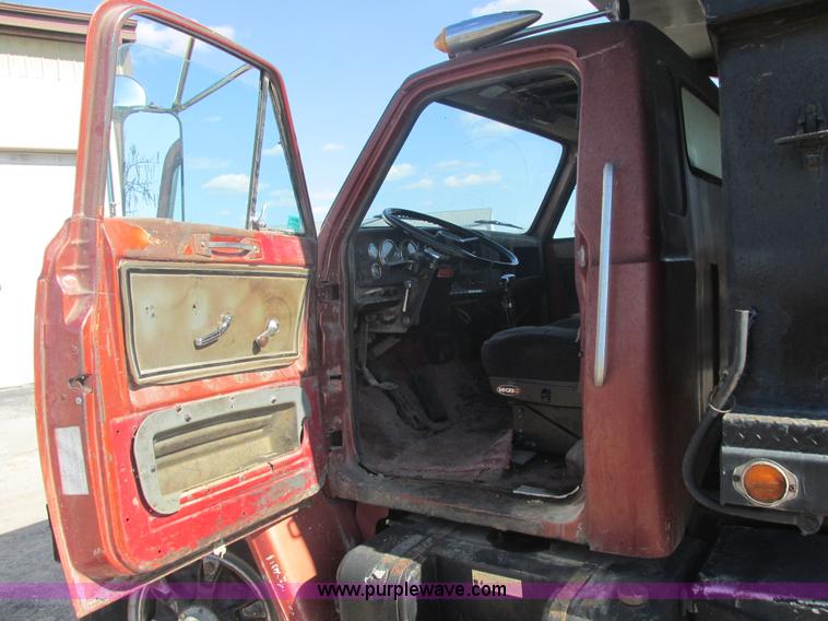 image for item E7100 1984 GMC Brigadier dump truck