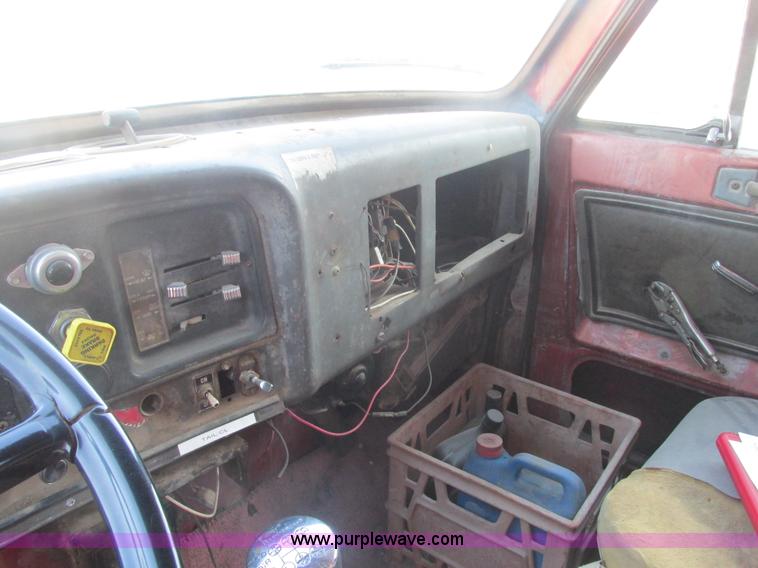 image for item E7100 1984 GMC Brigadier dump truck