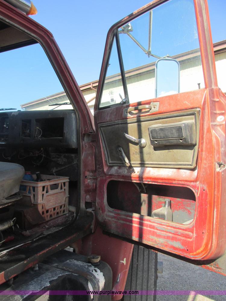 image for item E7100 1984 GMC Brigadier dump truck