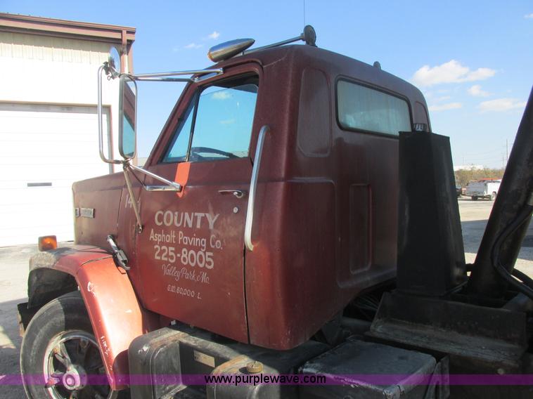 image for item E7100 1984 GMC Brigadier dump truck