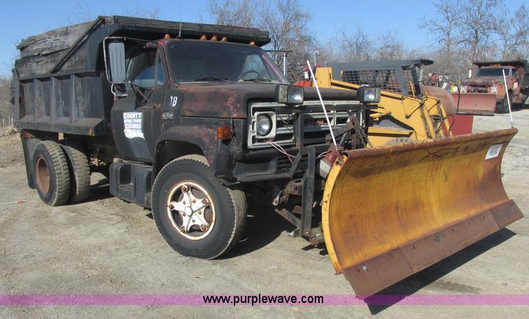 image for item E7101 1979 GMC 7000 dump truck