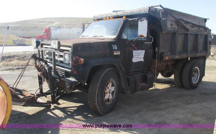 image for item E7101 1979 GMC 7000 dump truck