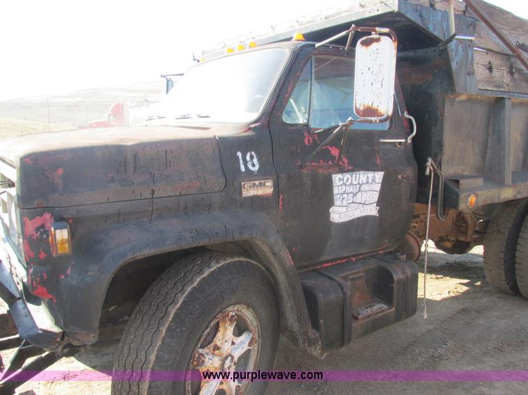 image for item E7101 1979 GMC 7000 dump truck