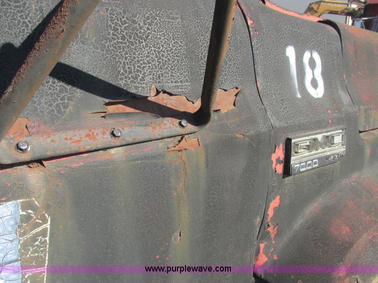 image for item E7101 1979 GMC 7000 dump truck