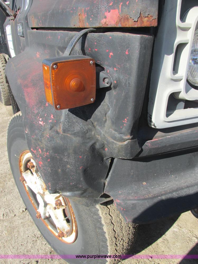 image for item E7101 1979 GMC 7000 dump truck