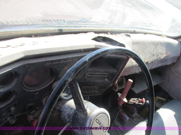 image for item E7101 1979 GMC 7000 dump truck