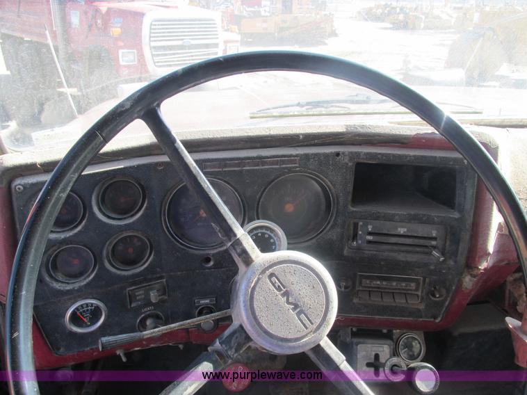 image for item E7101 1979 GMC 7000 dump truck