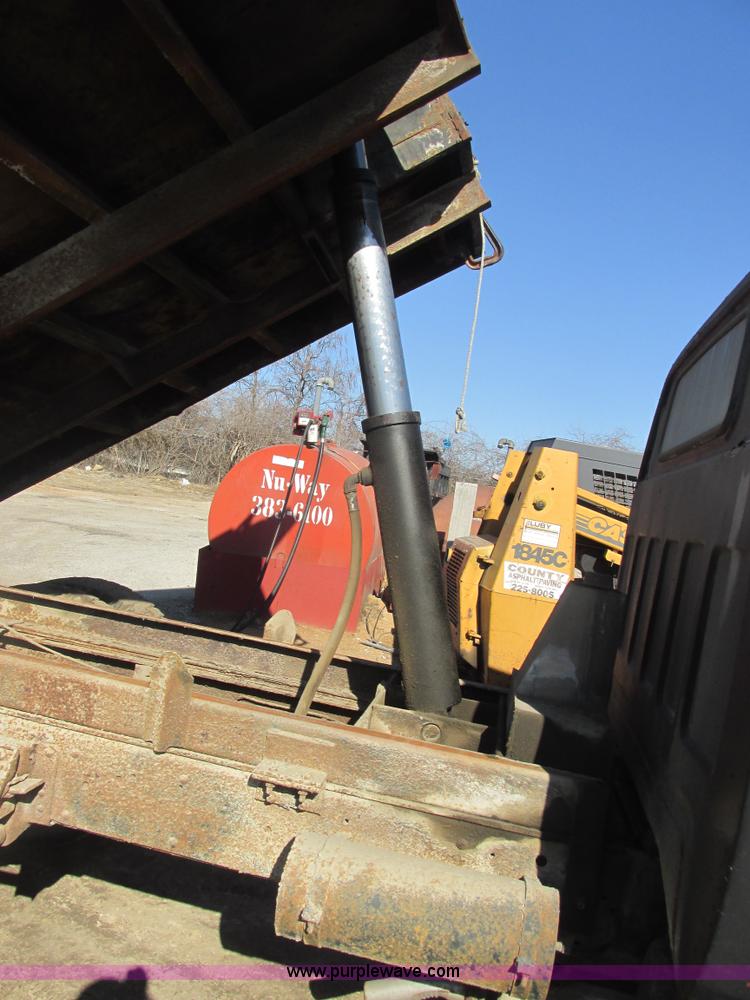 image for item E7101 1979 GMC 7000 dump truck