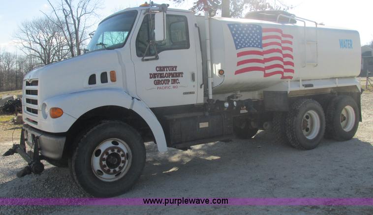 image for item E7106 1999 Sterling L7500 water tanker truck