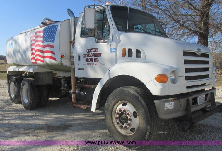 image for item E7106 1999 Sterling L7500 water tanker truck
