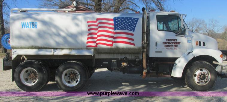 image for item E7106 1999 Sterling L7500 water tanker truck