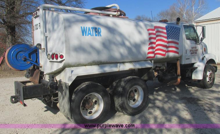 image for item E7106 1999 Sterling L7500 water tanker truck