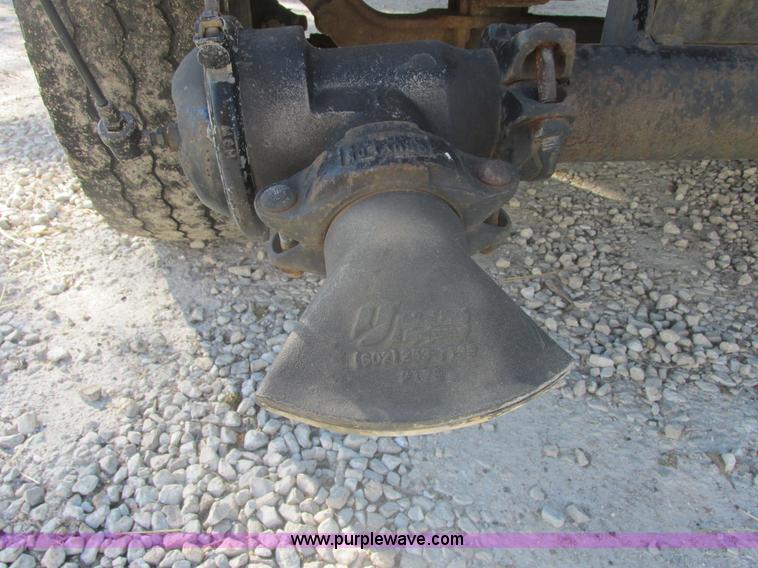 image for item E7106 1999 Sterling L7500 water tanker truck