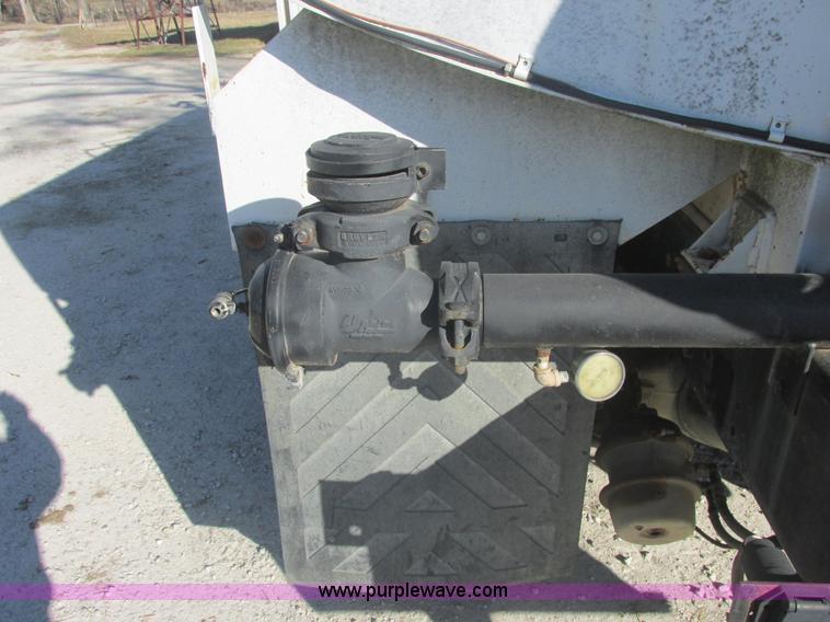 image for item E7106 1999 Sterling L7500 water tanker truck