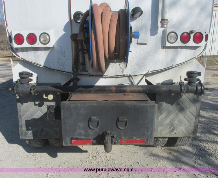 image for item E7106 1999 Sterling L7500 water tanker truck