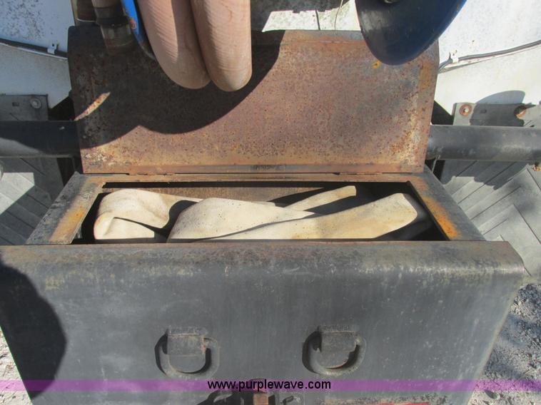 image for item E7106 1999 Sterling L7500 water tanker truck