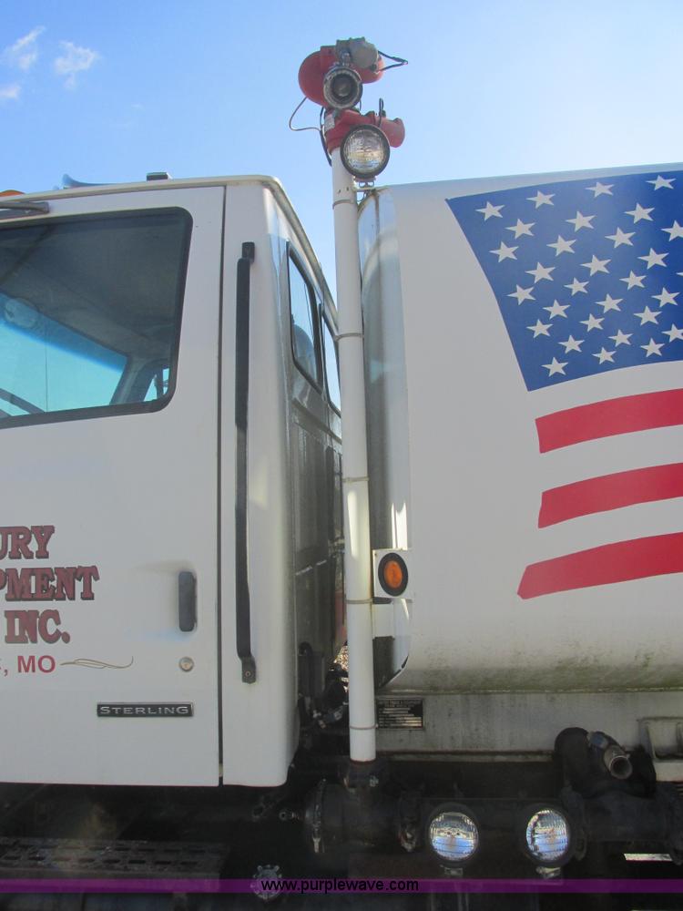 image for item E7106 1999 Sterling L7500 water tanker truck