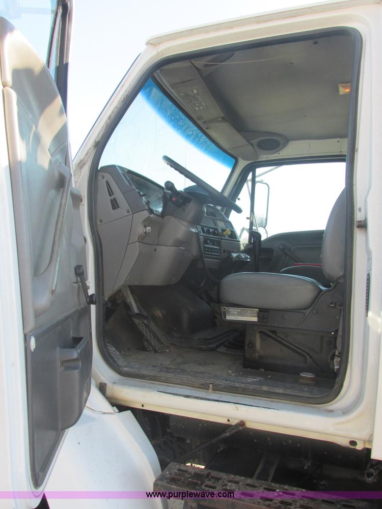 image for item E7106 1999 Sterling L7500 water tanker truck