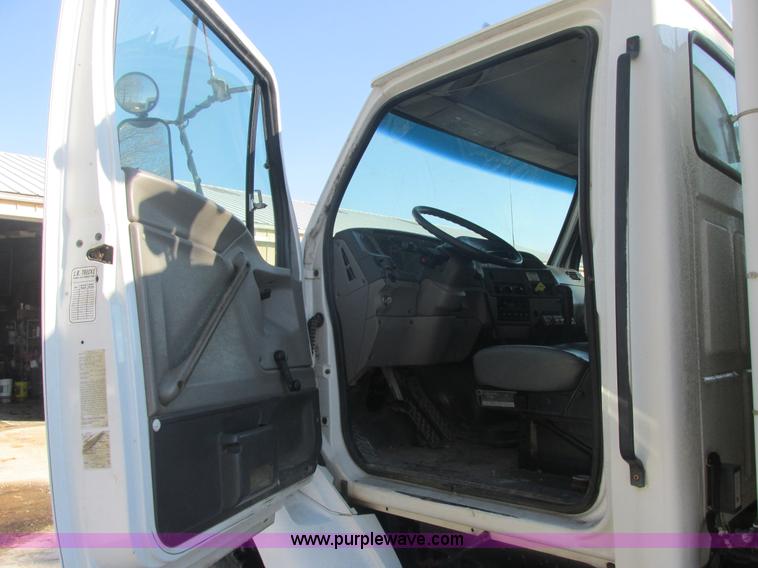 image for item E7106 1999 Sterling L7500 water tanker truck