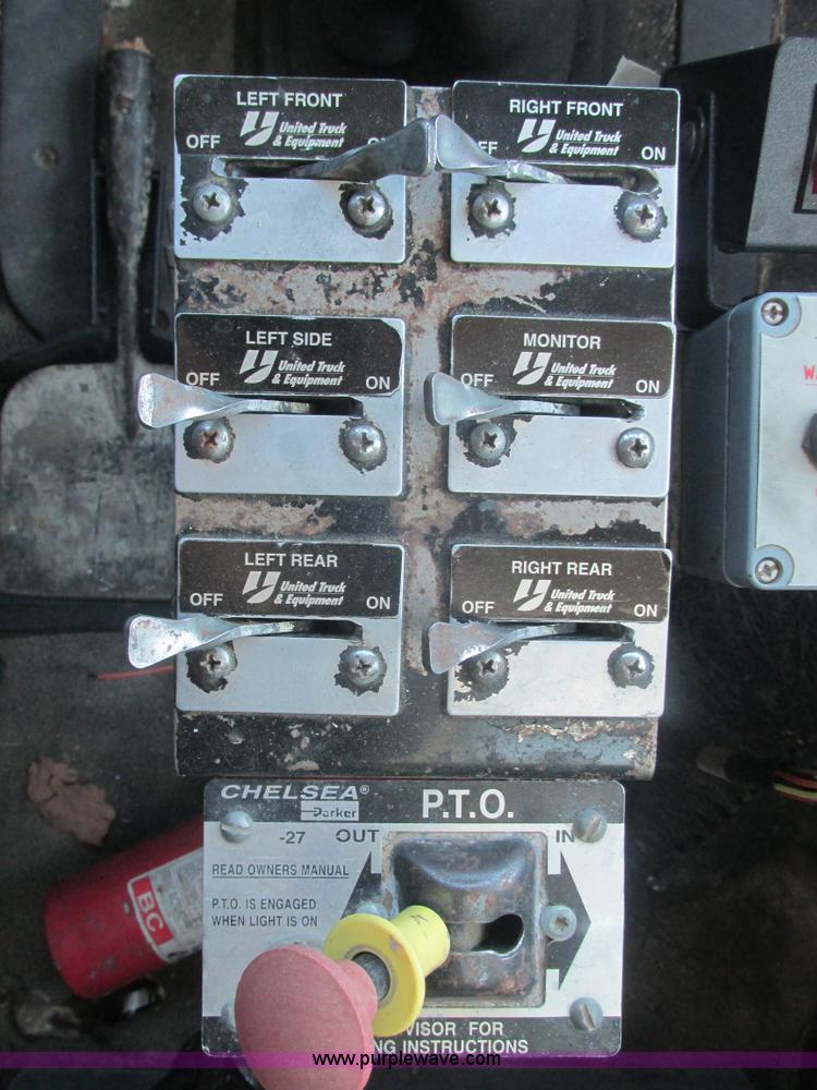 image for item E7106 1999 Sterling L7500 water tanker truck