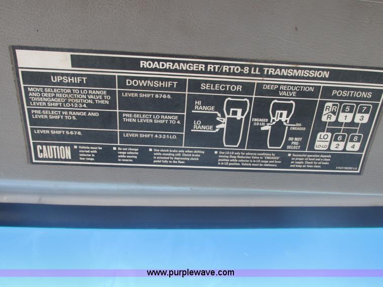 image for item E7106 1999 Sterling L7500 water tanker truck