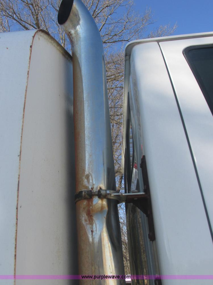 image for item E7106 1999 Sterling L7500 water tanker truck