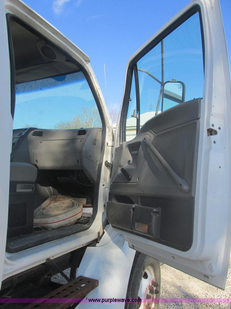 image for item E7106 1999 Sterling L7500 water tanker truck