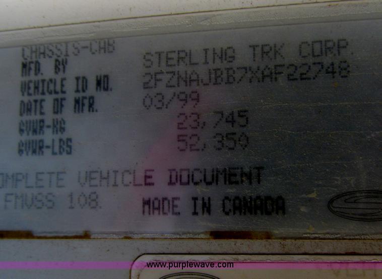 image for item E7106 1999 Sterling L7500 water tanker truck