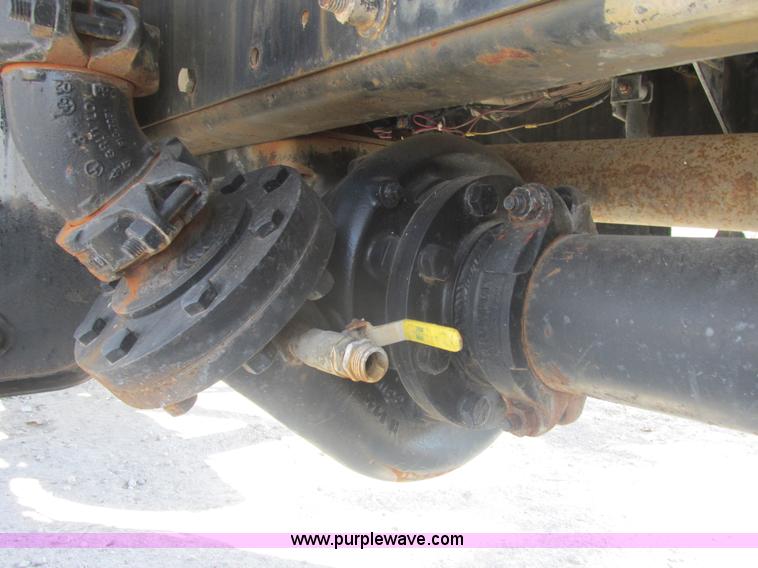 image for item E7106 1999 Sterling L7500 water tanker truck