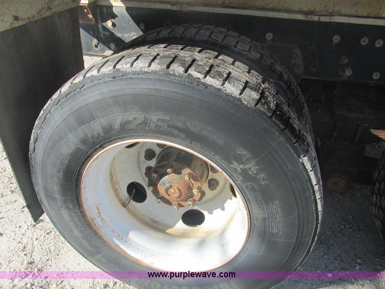 image for item E7106 1999 Sterling L7500 water tanker truck